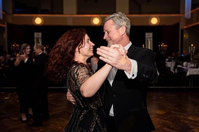 Genossen den Silberball sichtlich: Sachsens Staatskanzleichef Andreas Handschuh und seine Frau Tatiana.