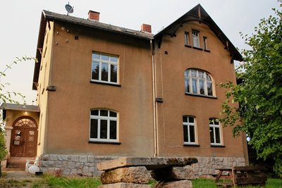 Für 25.000 Euro hat Jürgen Halm die Villa vor zwei Jahren bei einer Zwangsversteigerung erworben.