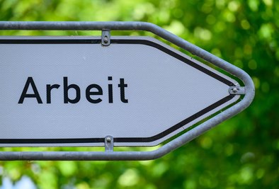 Insgesamt verzeichnen Männer laut der Studie eine Lebensarbeitszeit von 38,8 Jahren, während Frauen auf einen Wert von 28,8 Jahren kommen. (Symbolbild)