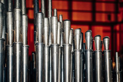 Für die Restaurierung der Orgel muss jede einzelne der 5536 Pfeifen ausgebaut und gereinigt werden.