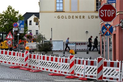 Ende September war der Markt und damit der Zugang zum „Goldene Löwen“ noch eine der Baustellen für das Glasfasernetz in Hainichen.