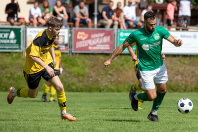 Für SVL-Kapitän Danny Kluge (r.), hier in einem Testspiel, hat die Saison jetzt erst so richtig begonnen.