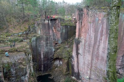 Am Rochlitzer Berg war eine Person vom Gleisbergbruch etwa 30 Meter in die Tiefe gestürzt. 