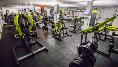 Zahlreiche Fitnessgeräte stehen im Kraftwerk 24 zur Auswahl.