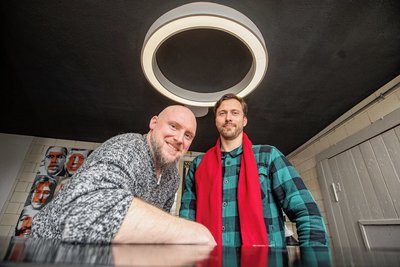 Markus Schneider (links) und René Seifert haben jetzt das Jahresprogramm ihres Vereins Forum Kunst vorgestellt. 