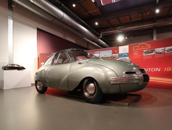 Bionische Formen, schlanke Motorisierung, märchenhafte Verbrauchswerte: Die 1944 entwickelte, 1948 erstmals vorgestellte Dynavia-Studie aus der französischen Autoschmiede Panhard war in vielerlei Hinsicht zukunftsweisend. Zitate en détail finden sich bis heute in vielen modernen Kraftfahrzeugen. 