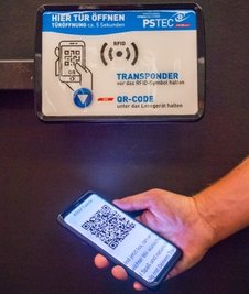 Der Einlass zu später Stunde erfolgt über einen QR-Code.