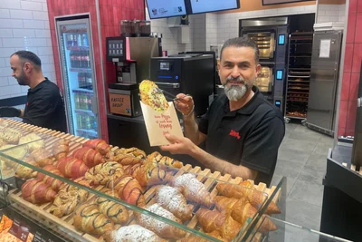 Azad Ali betreibt eine Ditsch-Filiale in der Galerie Roter Turm und eine im Hauptbahnhof. Er ist mit der Frequenz zufrieden.