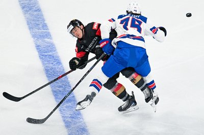 Daniel Fischbuch (l) erlitt im Spiel gegen die USA einen Handbruch.