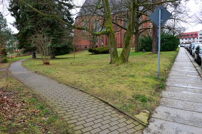 Die Parkanlage unterhalb der Trinitatiskirche in Hainichen. Dort soll sich die Tat ereignet haben.