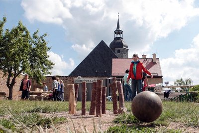 Wie im Mittelalter gespielt wurde, können Kinder in der nächsten Woche auf Schloss Rochlitz herausfinden.