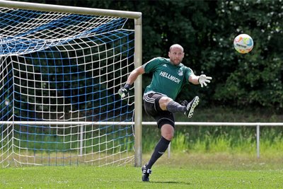 2016 wechselte Schmidt von Glauchau zum VfB Auerbach, in diesem Sommer ging es zurück. In seiner Karriere kam er achtmal in Liga 3 und 174-mal in der Regionalliga zum Einsatz.