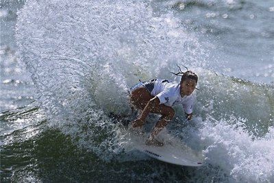 Mahina Maeda, die in Hawaii zu Hause ist und japanische Eltern hat, in ihrem Element. Die Surferin kam am Ende auf Rang neun ein. 