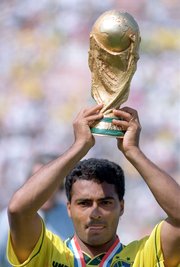 Sein großer Moment: Romario mit dem WM-Pokal 1994. (Archivbild)