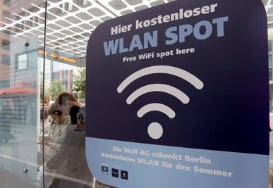 Hier gibt es kostenlos drahtlosen Zugang zum Internet. Die Bundesregierung will dafür die Regeln lockern.