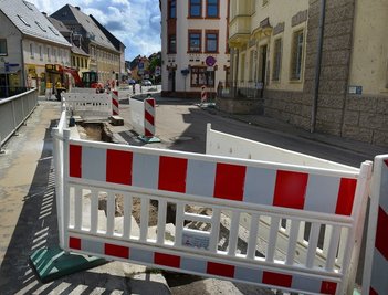 Die Mittweidaer Straße in Hainichen, hier kurz vor der Einmündung Feldstraße, bleibt noch rund zwei Wochen gesperrt. 