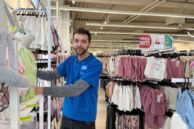 Philipp Krause leitete den Pepco-Markt am Häuersteig in Freiberg zur Eröffnung 2024.