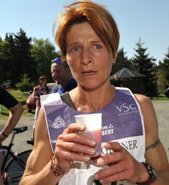 Romy Lindner 2009 nach dem Sieg beim Aschberglauf, einem von vielen Rennen, bei dem sie bis heute den Streckenrekord hält. 