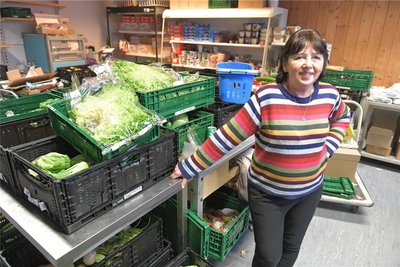 Marion Jentsch hilft seit 2018 bei der Freiberger Tafel mit. „Es wird auch immer stressiger, weil einfach viel mehr Leute zu uns kommen“, sagt die 68-Jährige.