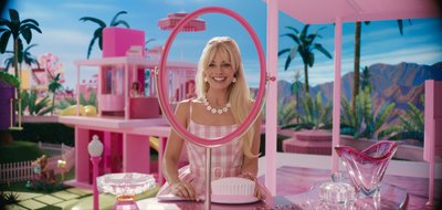 Margot Robbie als Barbie in dem Film "Barbie", der am Donnerstag (20.07.2023) in die Kinos kommt. Polarisierend und weltberuehmt: Barbie. 