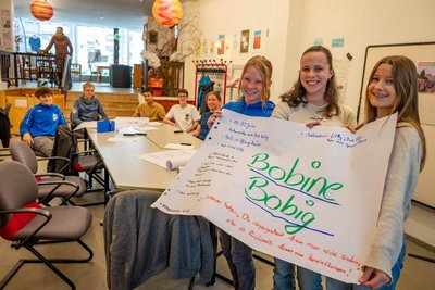 Eines von vielen Projekten im „Mittmachtreff“ an der Rochlitzer Straße 44: über das Ganztagesangebot „InnoAcademy 4 School“ werden Schüler mit Unternehmen zusammengebracht. Im Bild Liv, Lili und Laura.