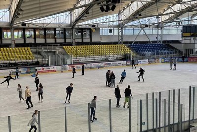Eislaufen in der Eissporthalle im Küchwald: Was sonst nur im Winter ging, war dieses Jahr auch im Sommer möglich.