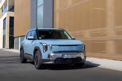 Der Kia EV2 ist noch recht frisch auf dem Markt und eignet sich für Stadt und Alltag. 