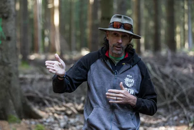 Alex Liebers ist einer der „Heavy“-Macher. 2007 ging es im Rabensteiner Wald mit deutlich weniger Teilnehmern los.