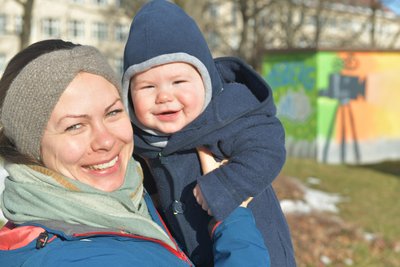 Beim Spaziergang in Freiberg: Maria Tobies nannte ihren Sohn Louis (6 Monate).