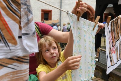 Schloss Rochsburg verwandelt sich in einen Handwerkermarkt für Kinder.