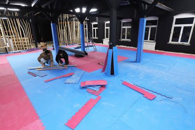 Der große Trainingsraum der Sportakademie Freiberg ist schon in weiten Teilen fertig.