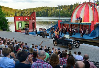 Bisher haben rund 12.000 Besucher die Operette "Frau Luna" auf der Seebühne in Kriebstein gesehen. 