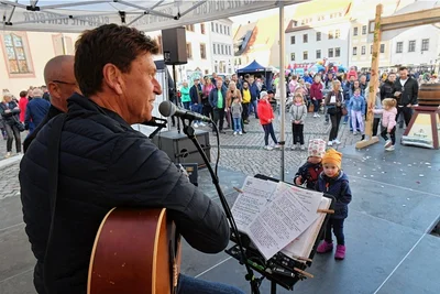 Herbstfest in Freiberg: Auf dem Untermarkt spielte "Rollsplitt". 