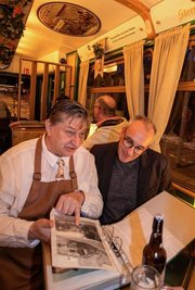 Peter Schöberlein mit Sternquell-Produktmanager Thomas Münzer.