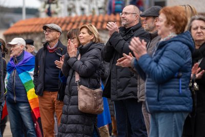 Oberbürgermeister Steffen Zenner (Zweiter von rechts) sprach bei der Friedens-Kundgebung ein Grußwort.