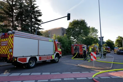 Für die Löscharbeiten wurde die Kreuzung vor dem früheren Wohnhotel Kappel zeitweise gesperrt.