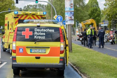 Ein Kradfahrer ist am Pfingstsonntag in Freiberg schwer verletzt worden.