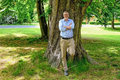 Psychiater Stefan Brunnhuber setzt sich für nachhaltige Finanzwirtschaft ein. Seiner Meinung nach könnte Europa die Preissteigerungen im Energiesektor mit einer kühnen Strategie in den Griff bekommen. 