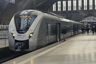 Nur halb so lang wie üblich: Ein Zug des RE 6 nach Chemnitz am Dienstag in Leipzig.