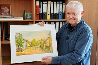 Im Haus des Gastes hat der Bermsgrüner Ortschronist Matthias Weigel nun bessere Arbeits- und Lagermöglichkeiten. Zu den Beständen gehört auch diese alte Zeichnung mit einer Ansicht in Richtung Wolfshof.