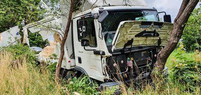 Der Lkw musste abgeschleppt werden.