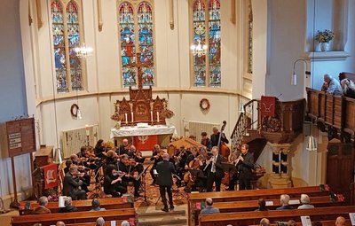 Die Kirchgemeinde Erdmannsdorf hat mit einem festlichen Konzert die Generalüberholung ihrer 33 Jahre alten Orgel gefeiert. Das Ensemble Amadeus gestaltete das Konzert in der Kirche mit aus. 