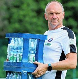 Thomas Romeyke, der Mann für alles beim FC Erzgebirge Aue: Busfahrer, Teammanager und Zeugwart. 