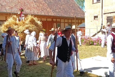 Die „Historische Ernte“ war Teil der Feierlichkeiten zum 750. Jubiläum des Göpferdorfer Ortsteils Garbisdorf im Altenburger Land.
