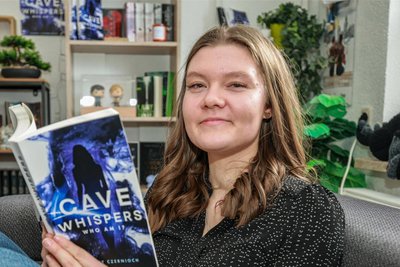 Jenny Czernioch stellt jetzt in der Auerbacher Bibliothek ihren Debütroman vor.