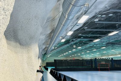 Die Wände des Bunkers sind unregelmäßig geformt, damit mehr Menschen hineinpassen.