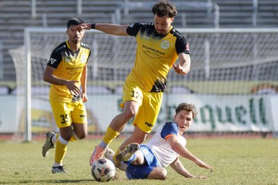 Gabriel Michalek (Mitte) gelang am Samstag der entscheidende Treffer für den VFC Plauen im Heimspiel gegen Krieschow.