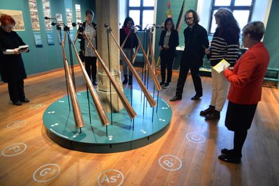 Das Steigerlied spielen: Bei der Eröffnung im historischen Teil des Stadt- und Bergbaumuseums Freiberg probierten Gäste die Russischen Hörner aus. Eine originelle Mitmachstation.