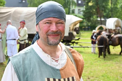 Michael Ehnert führt als Lokator erneut den Siedlertross an.