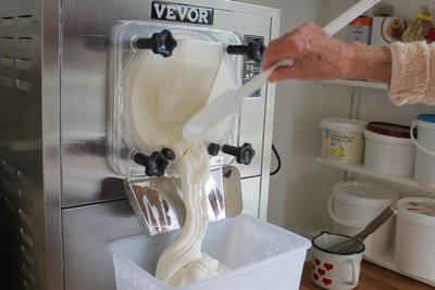 Das Eis in der Jausenstation direkt am Bahnhof in Buchholz wird in liebevoller Handarbeit selbst hergestellt.